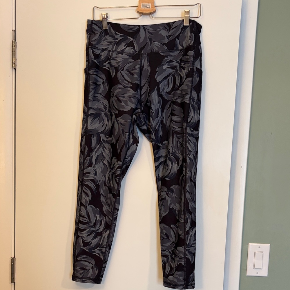 Tek Gear Black and Gray tropical Leggings